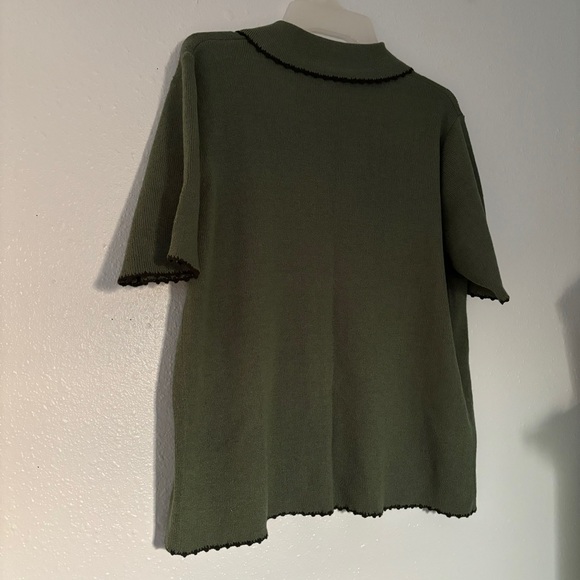 Vintage embroidered knit button up tee shirt - Picture 3 of 9